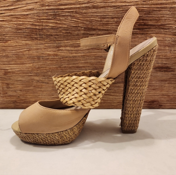 (EUC) Aldo platform sandal heels. - Picture 3 of 5